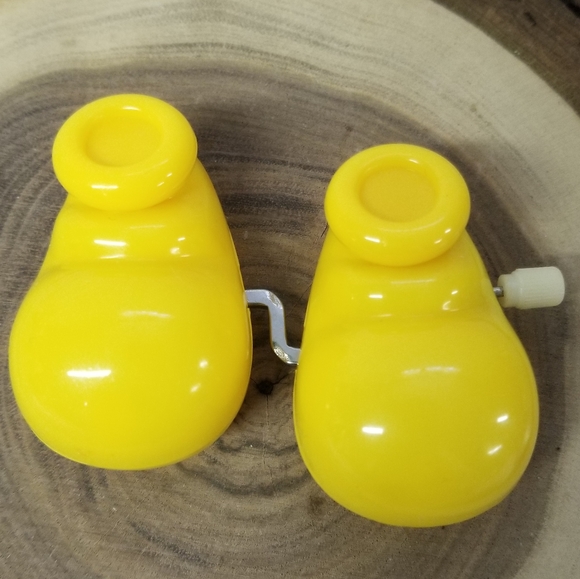 Mickey Mouse yellow shoes wind up toy - Picture 1 of 6